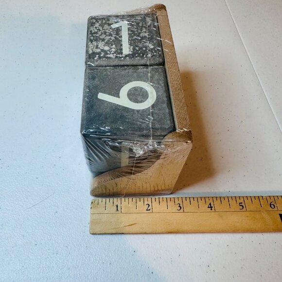 Perpetual Calendar With Month Date Display Block Numbers - Picture 4 of 9